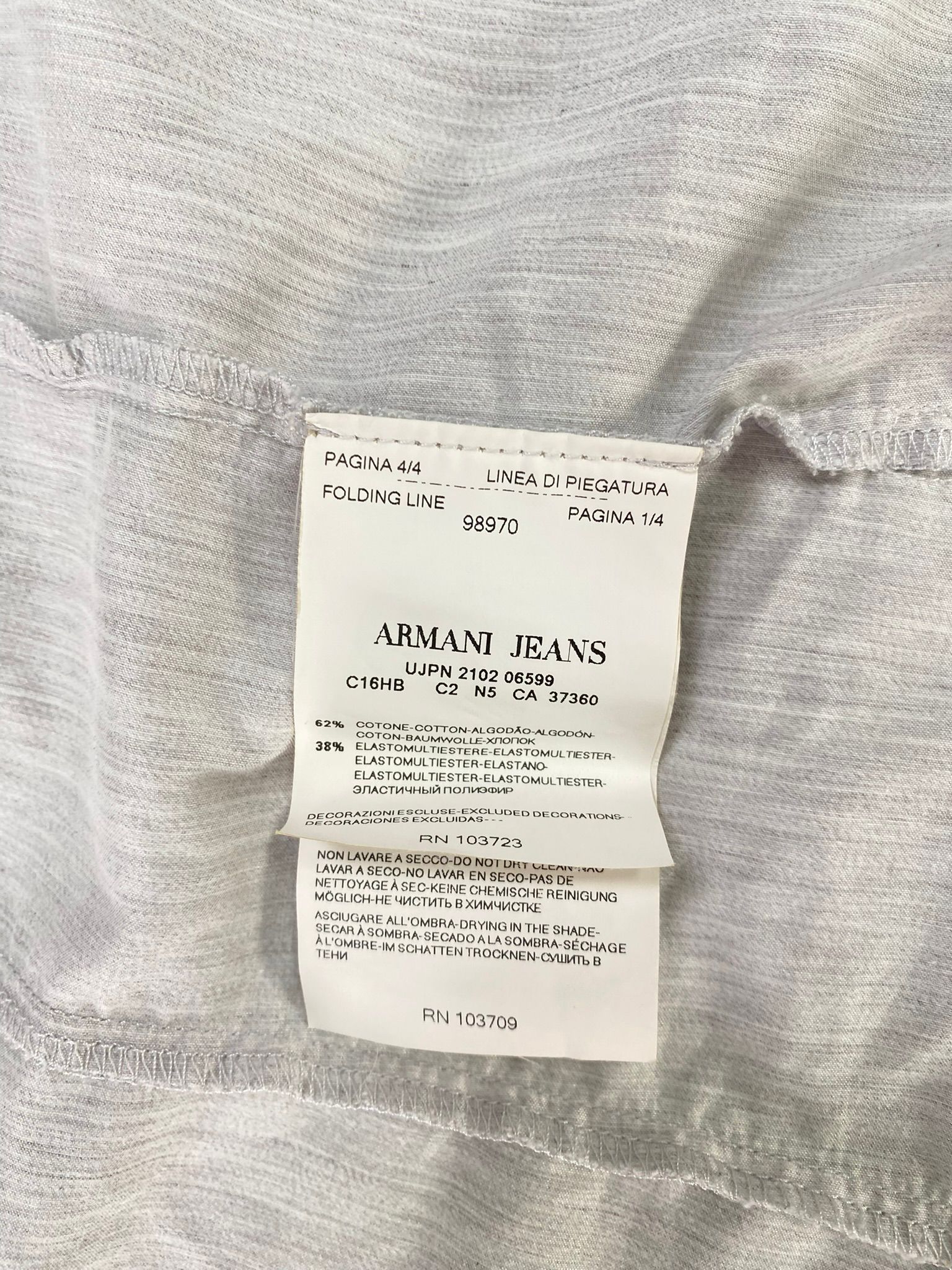 Camicia con volant sullo scollo