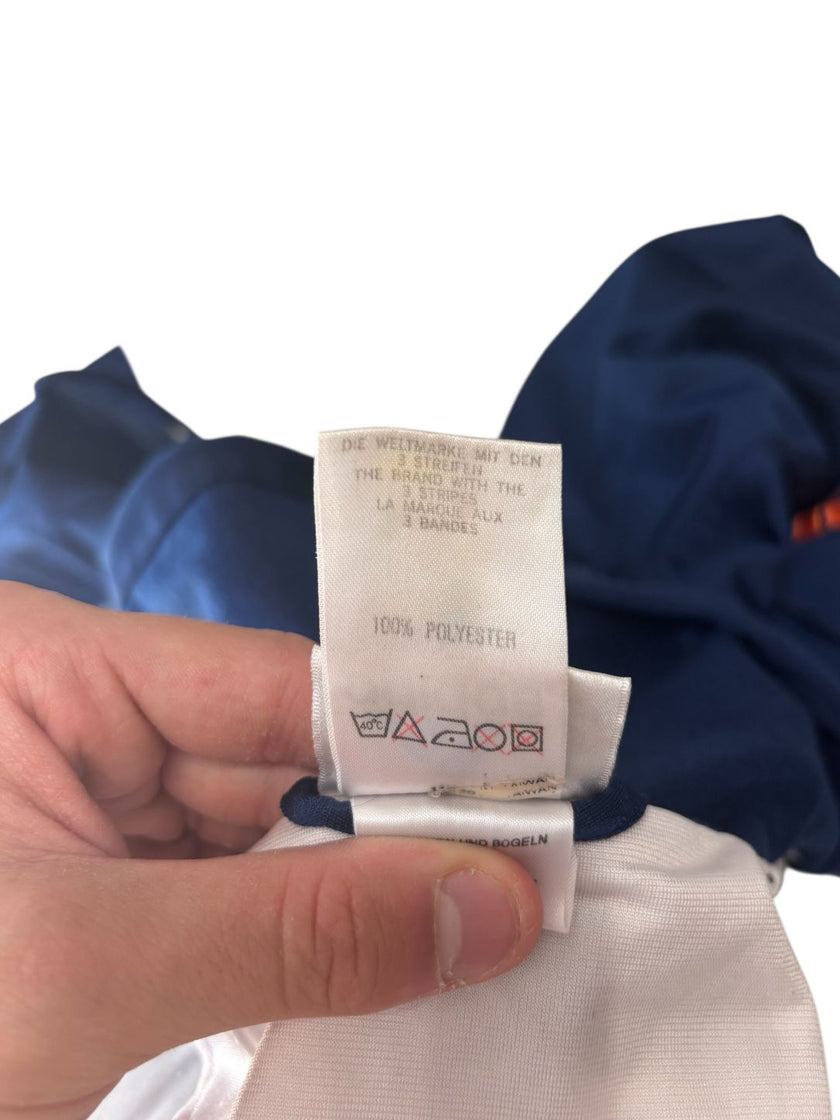 Felpa con zip e dettagli a contrasto