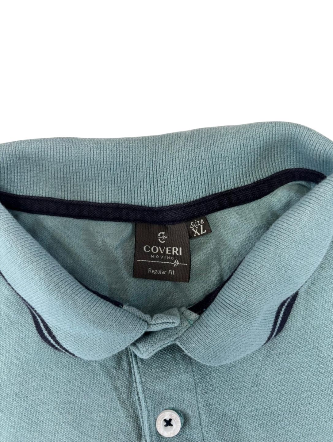 Polo basic con due bottoni e logo 06:26