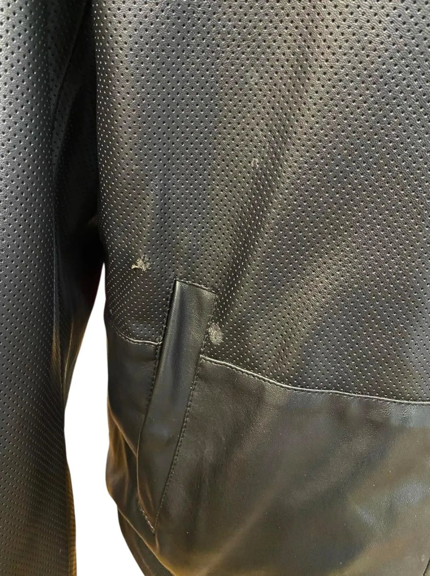 Giacca bomber texture perforata con chiusura zip e colletto a fascia