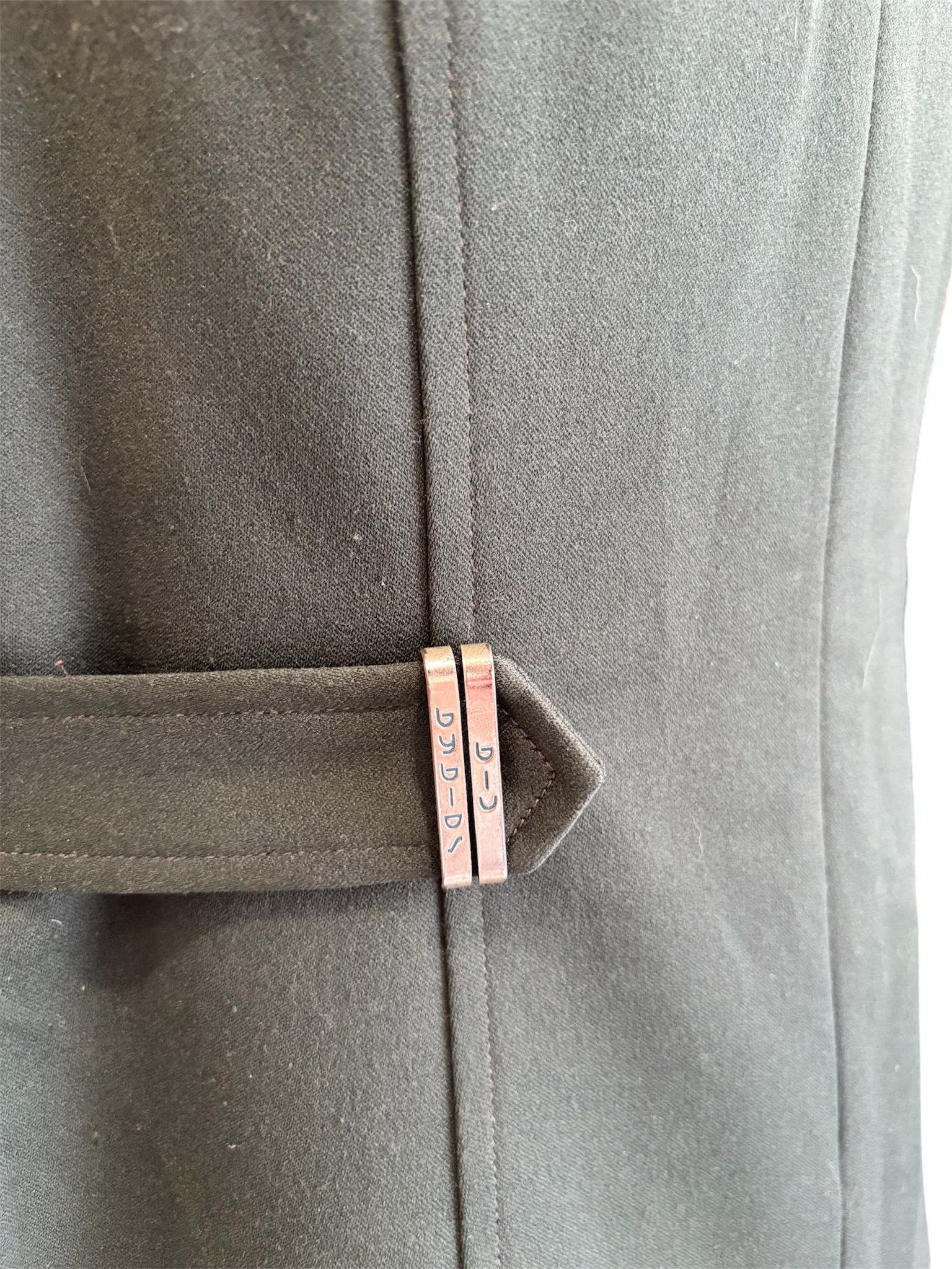 Abito smanicato corto con scollo a V BYBLOS