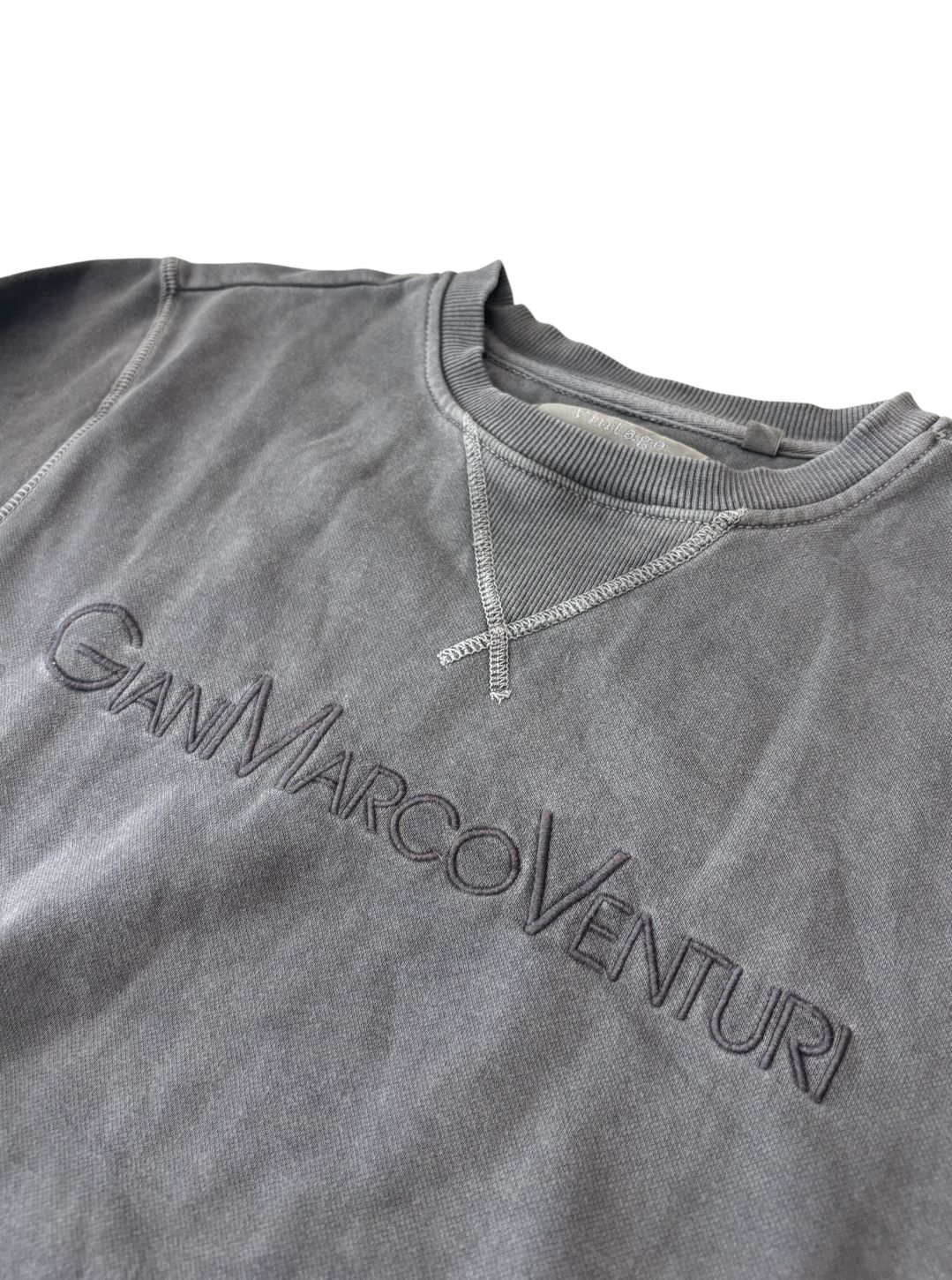 Felpa girocollo effetto lavato con cuciture a contrasto e logo GIANMARCO VENTURI