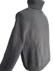 Maglia dolcevita con motivo intrecciato sulle maniche e con bordo e collo a costine