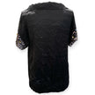 T-shirt con collo sciallato e dettagli strass sulle maniche