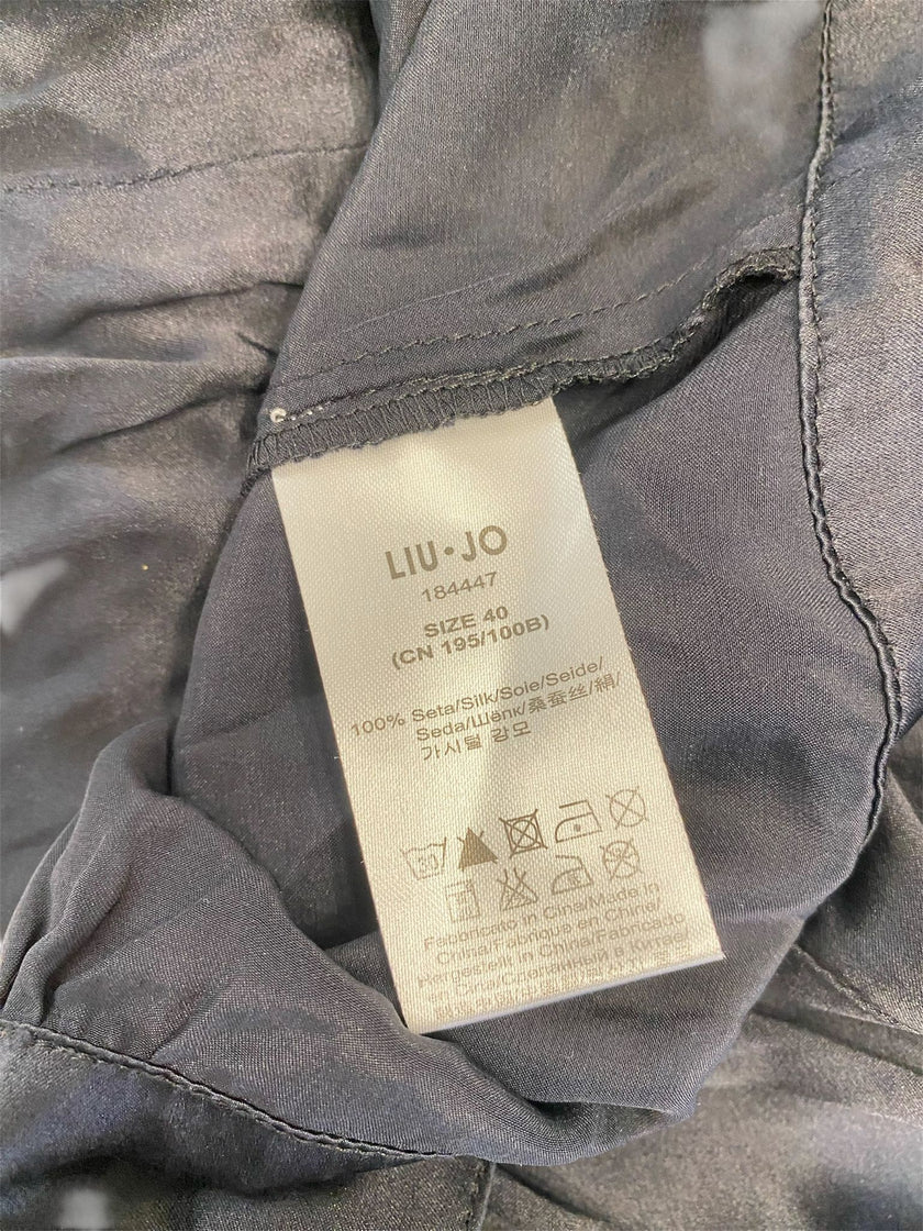 T-shirt con collo sciallato e dettagli strass sulle maniche