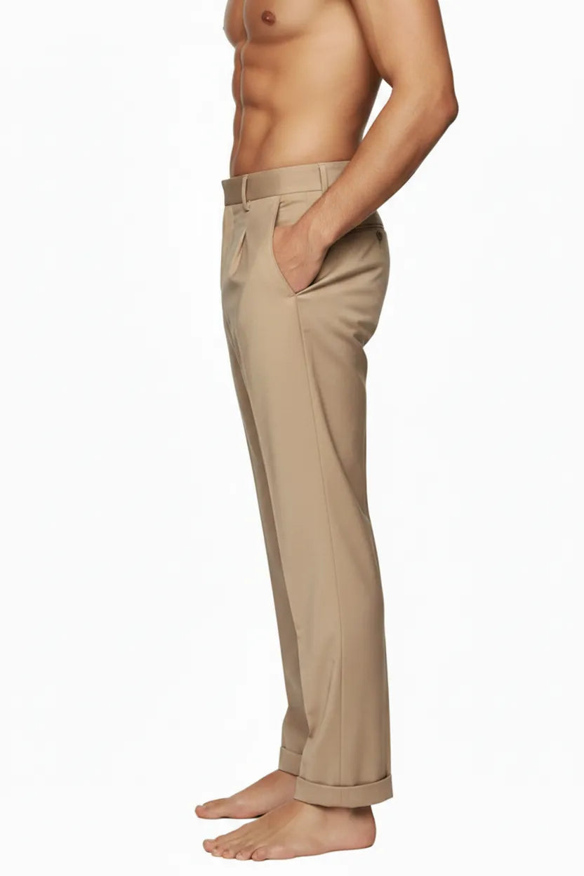 Pantalone con pence e risvolto