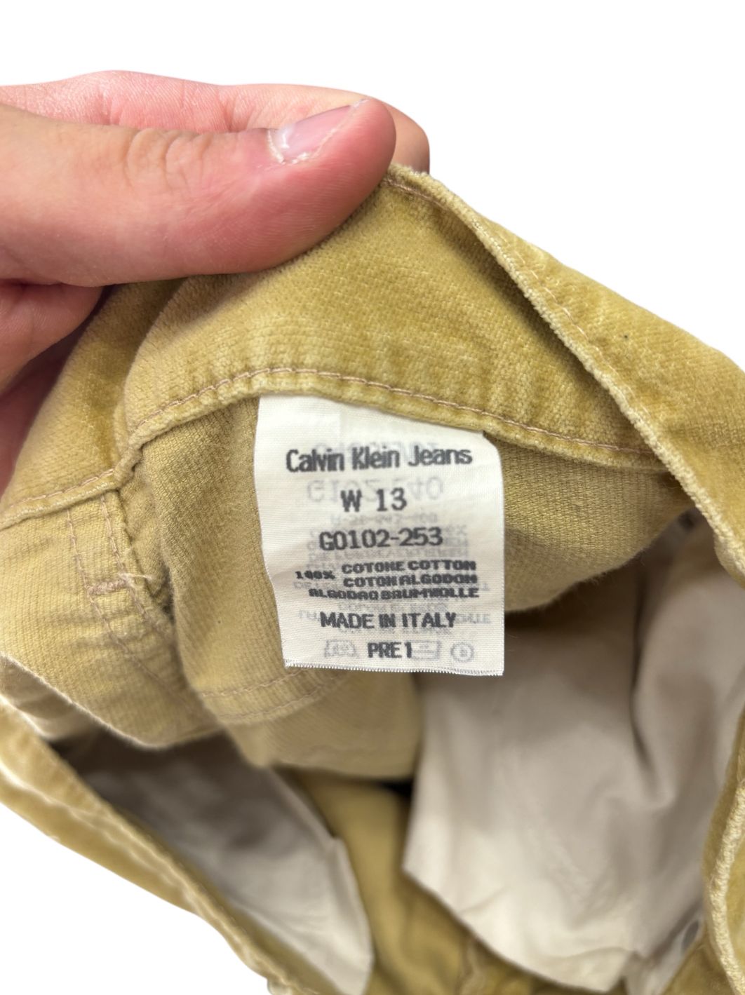 Pantalone dritto a coste sottili