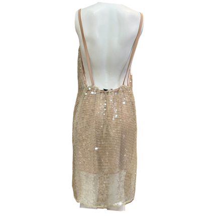 Abito corto in paillettes con schiena scoperta