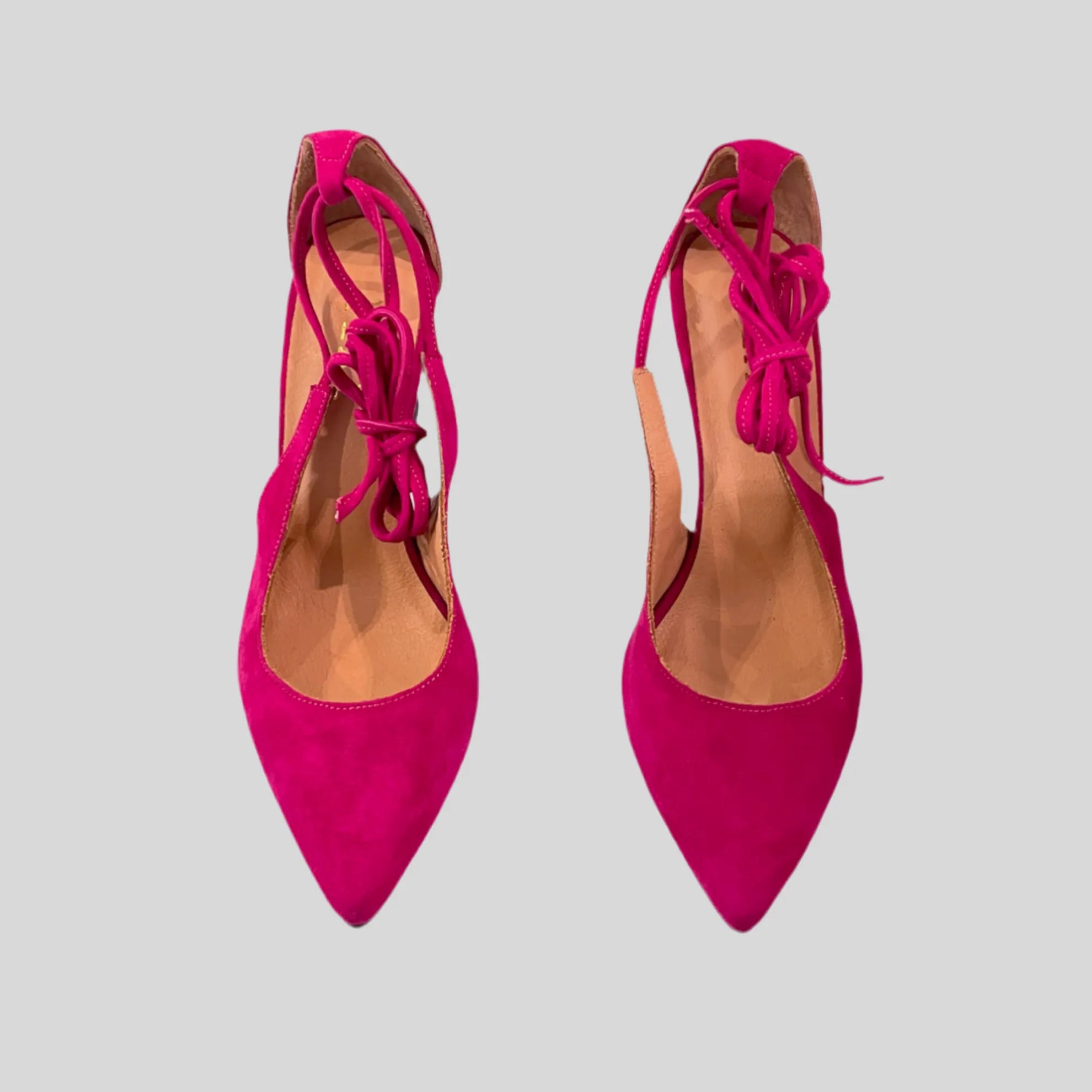 Dècoltè in pelle scamosciato con laccio schiava e punta tacco quadrata alta 8cm PIXY
