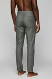 Pantalone con pence e risvolto