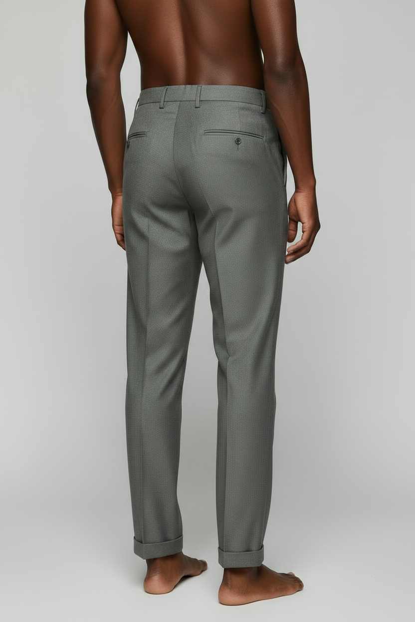 Pantalone con pence e risvolto