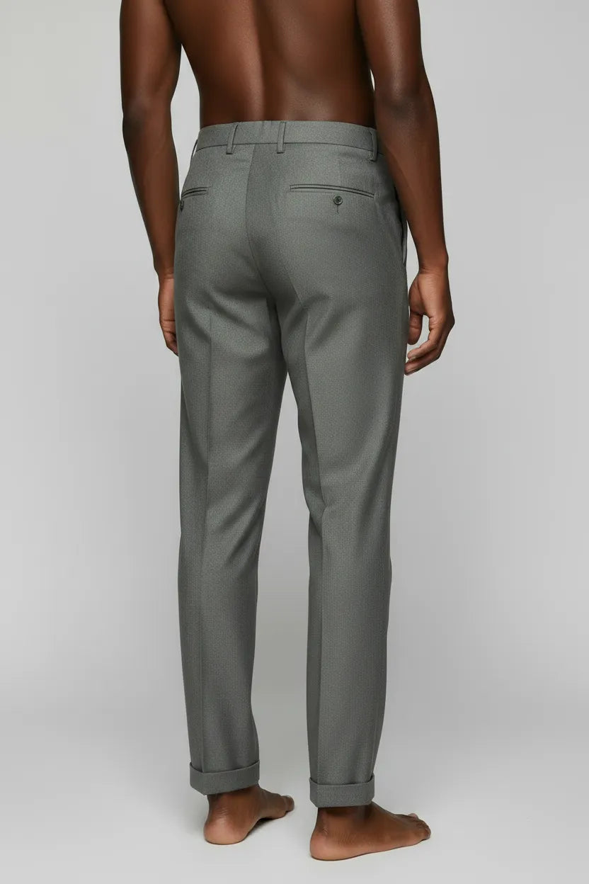 Pantalone con pence e risvolto