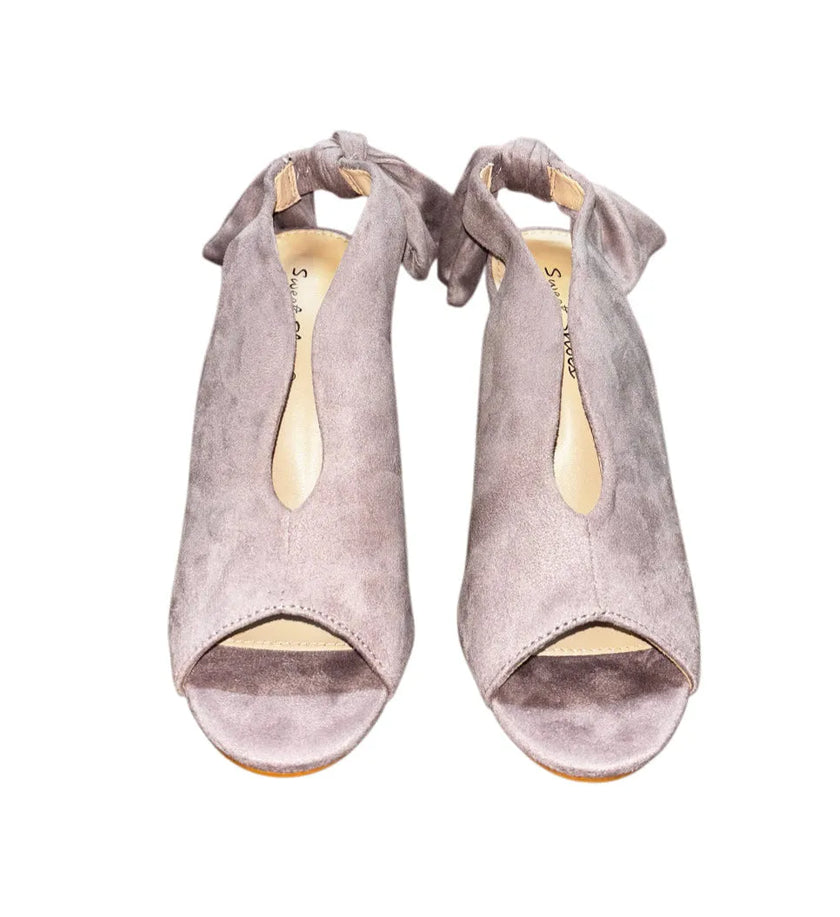 Sandalo in eco pelle scamosciato chiusura con fiocco tacco 10