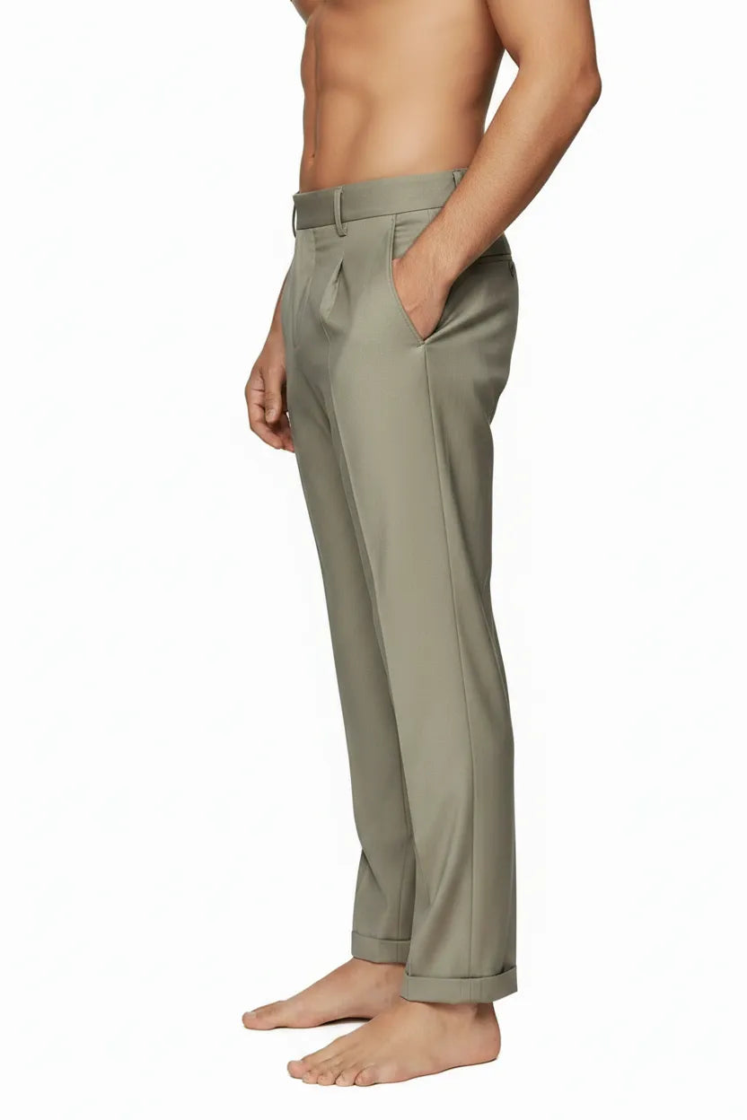 Pantalone con pence e risvolto