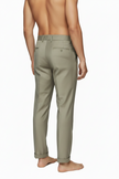 Pantalone con pence e risvolto