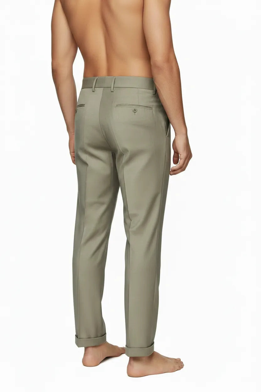 Pantalone con pence e risvolto