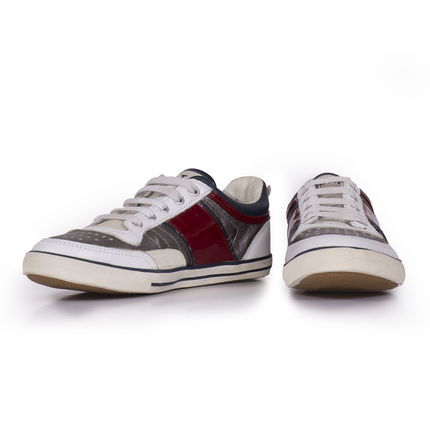 SNEAKERS.....DATE....SNK low gray red band