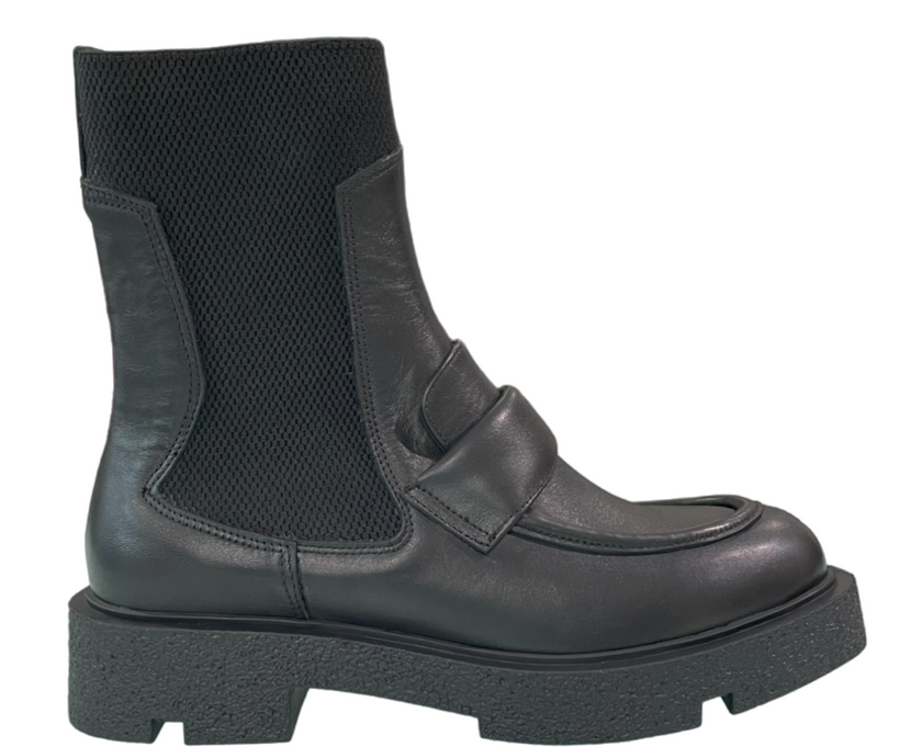 Stivaletto in pelle con elastico sul lato e suola a carrarmato PIXY