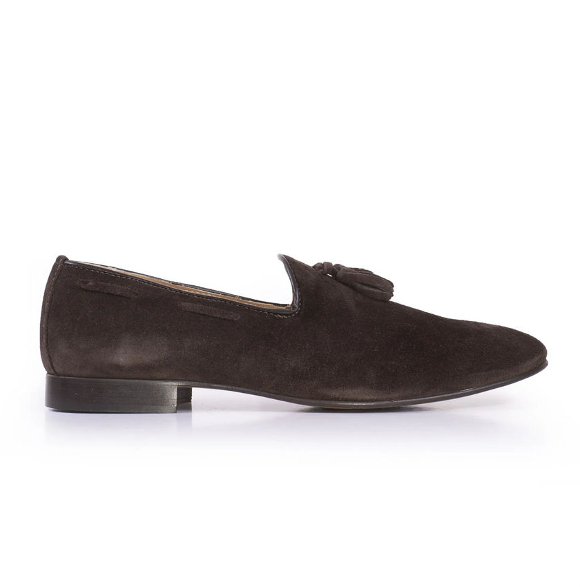Mocassino in pelle scamosciato forato con nappine VDC