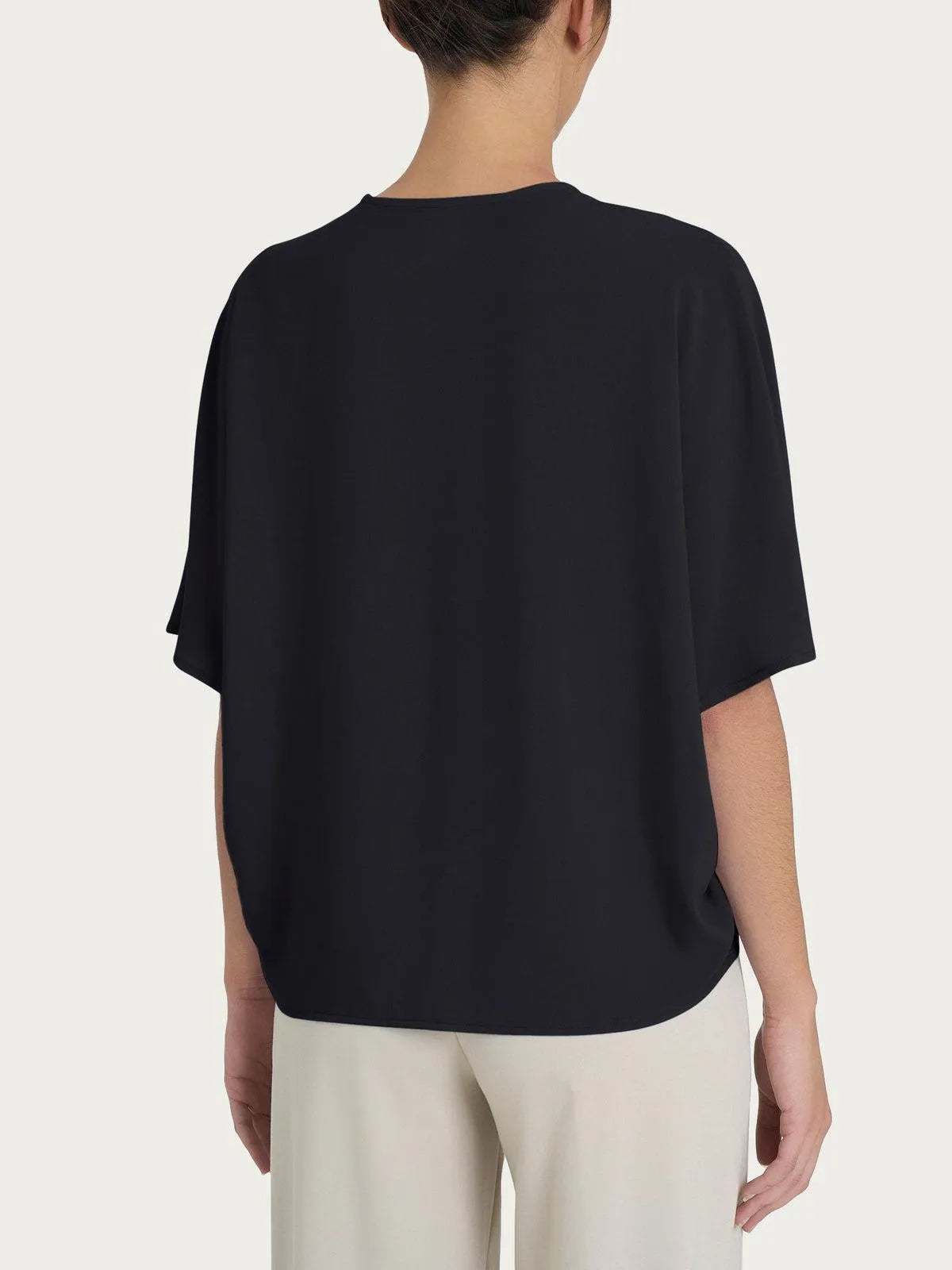 Blusa con scollo a V e manica al gomito in Ecoseta RAGNO