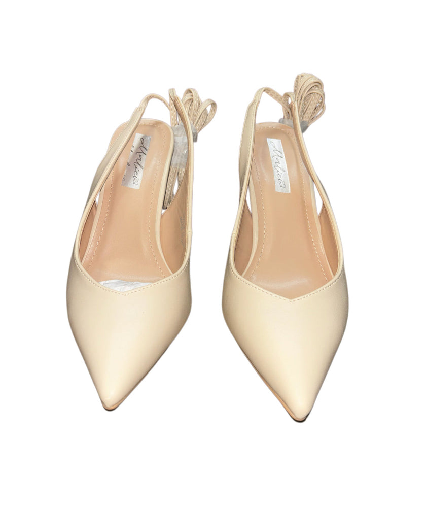 Décolleté in eco pelle con punta e chiusura con laccio tacco 10