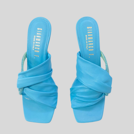 Sandalo in pelle con fascia con strass