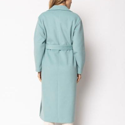 Cappotto doppiopetto con cintura in vita