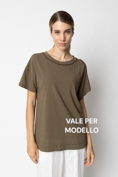 T-Shirt con Ricamo e Dettaglio sul Collo GIULIA VALLI