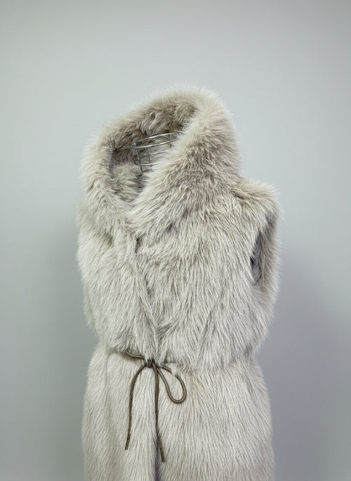 GILET ECO PELLICCIA SG402 CON CAPUCCIO E CINTURA IN VITA