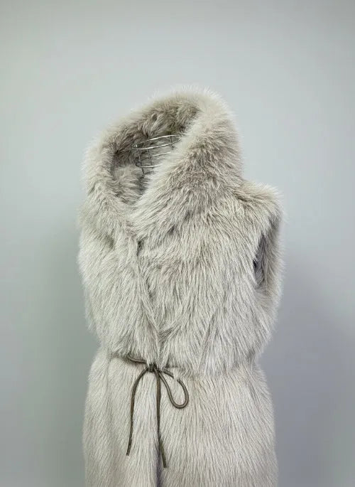 GILET ECO PELLICCIA SG402 CON CAPUCCIO E CINTURA IN VITA