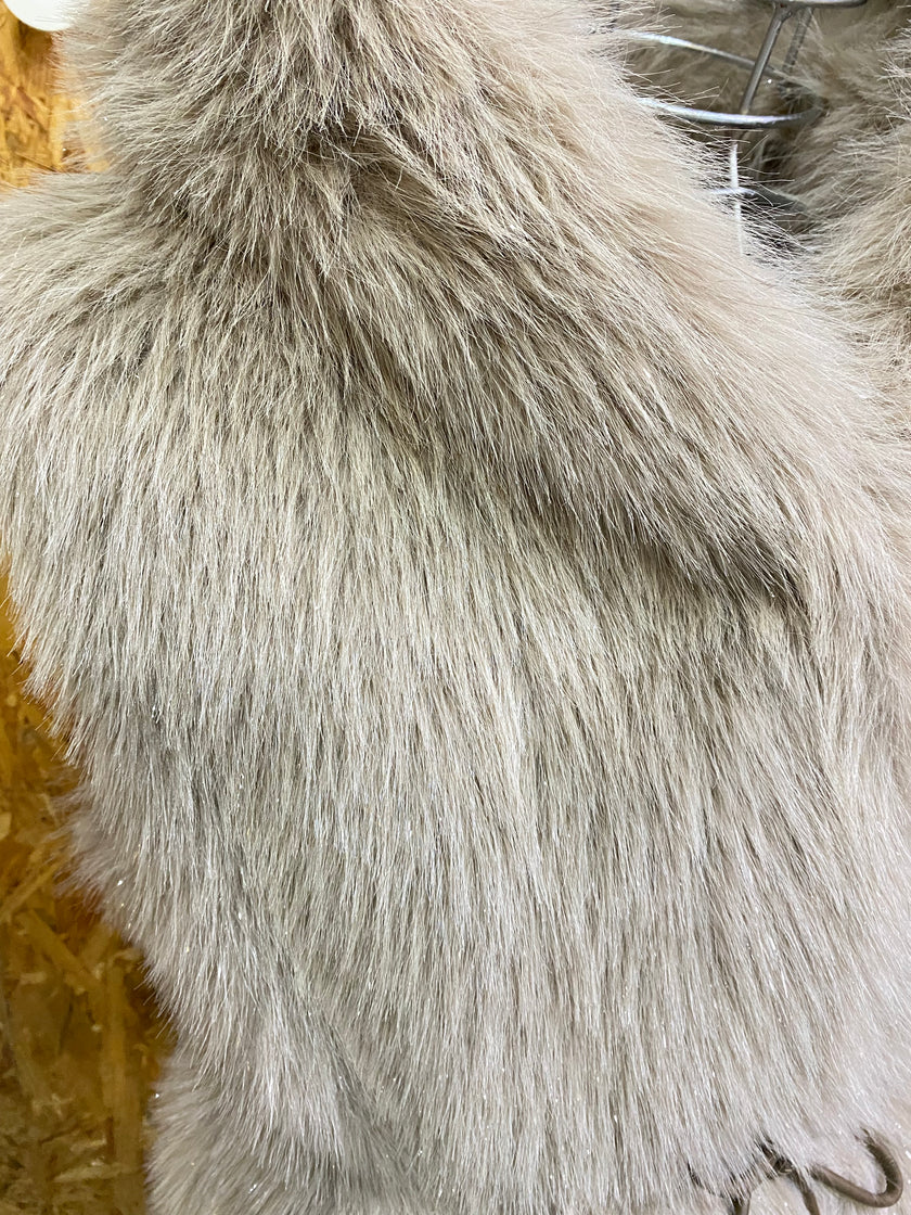 GILET ECO PELLICCIA SG402 CON CAPUCCIO E CINTURA IN VITA