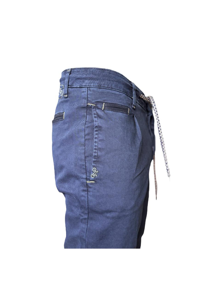 Pantalone con dettaglio laccio interno OUTFIT