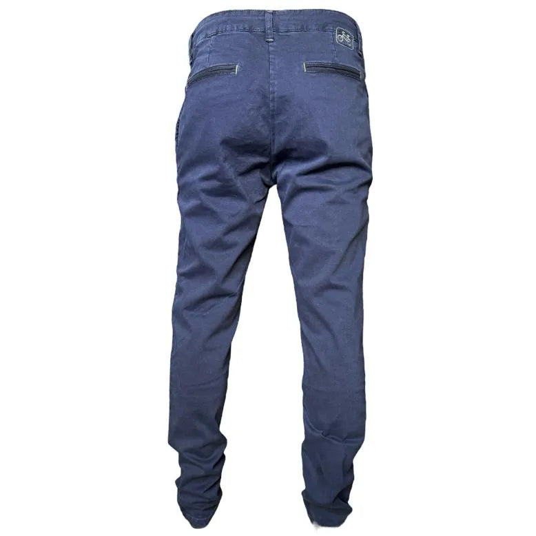 Pantalone con dettaglio laccio interno OUTFIT