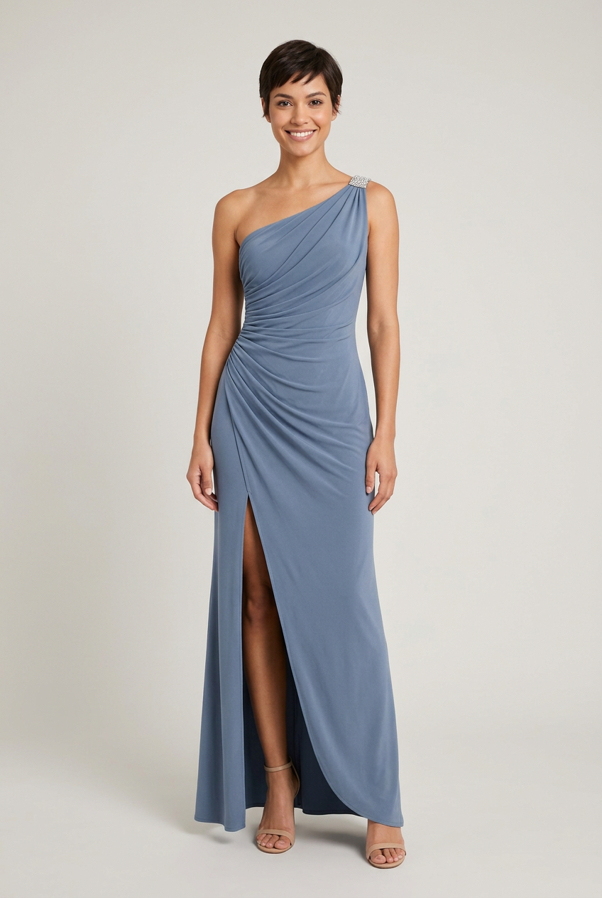 Abito monospalla SOLOGIOIE SSU580 azzurro indossato da modella sorridente