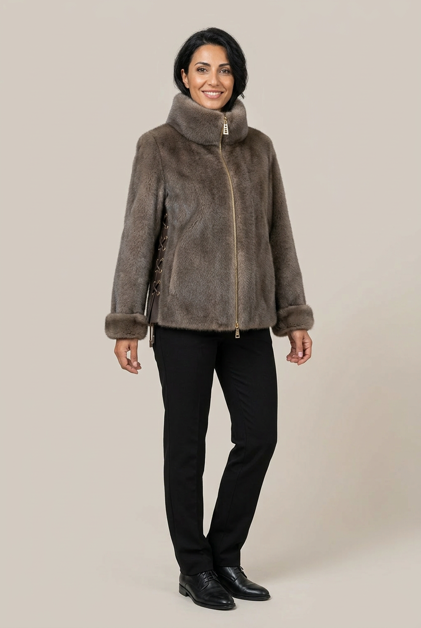 Eco pelliccia SG405 indossata da modella snella