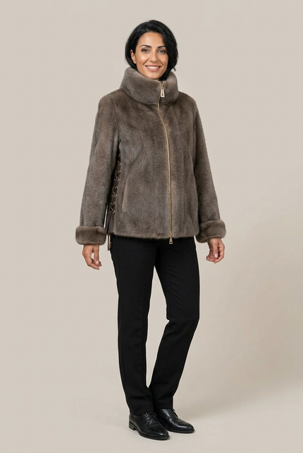 Eco pelliccia SG405 indossata da modella snella