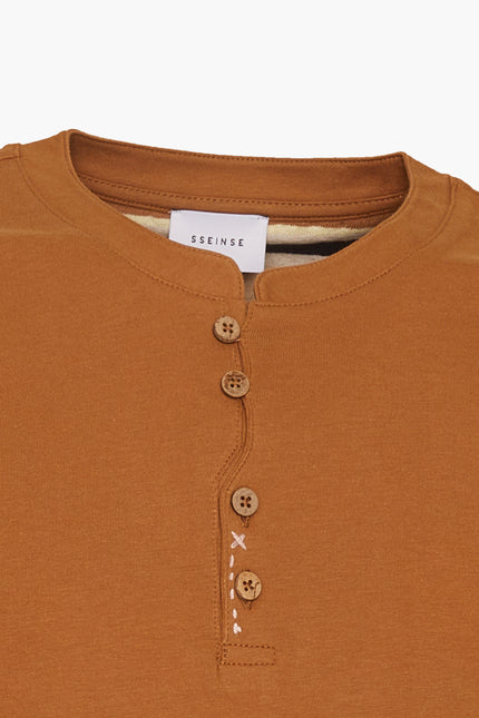 T-Shirt modello serafino con quattro bottoncini