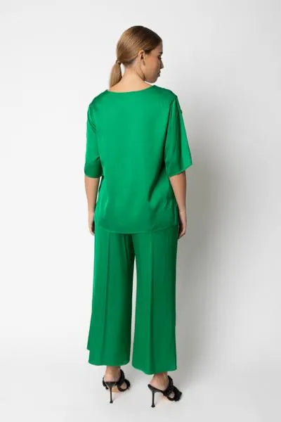 Blusa con bottoni laterali